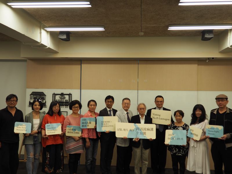 合照左起 吳德淳、成若涵、歐陽煇美、藍芸若、林小雲、陳俊宏、潘信行、蔡寬裕、蕭宗煌、涂貴美、羅秀芝、姚瑞中