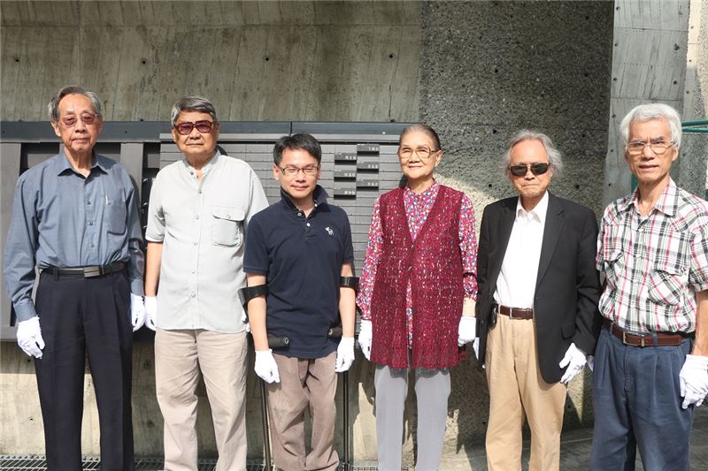 景美園區人權紀念碑上碑儀式完成後與會貴賓合影