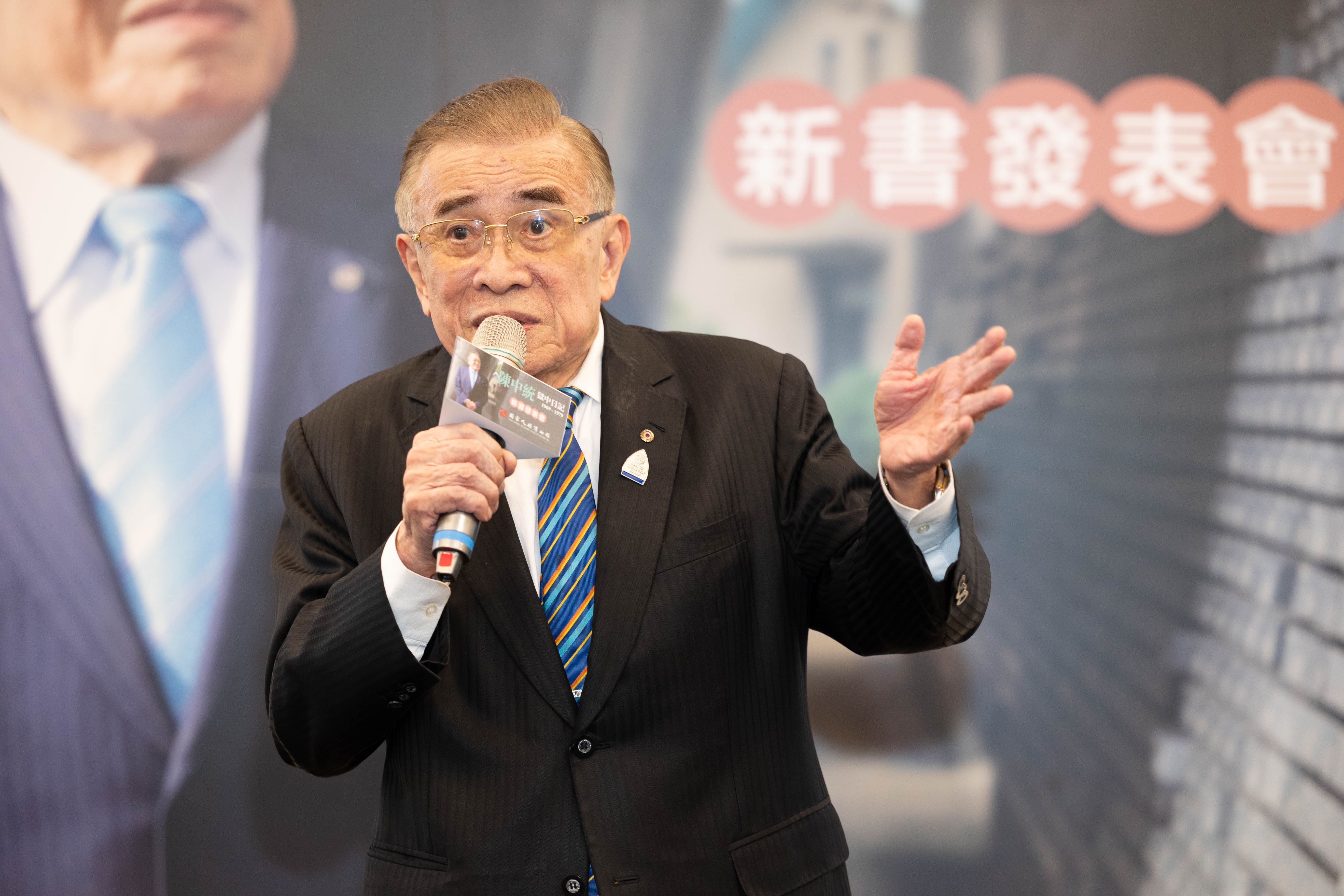 白色恐怖受難者陳中統於新書發表會致詞,感謝《獄中日記》出版,盼讓更多人看見那段被忽略的歷史。