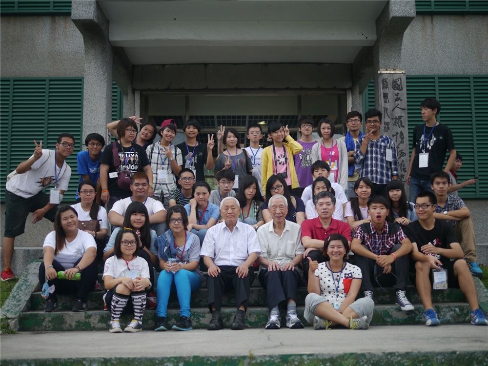 學員與政治受難者大合照