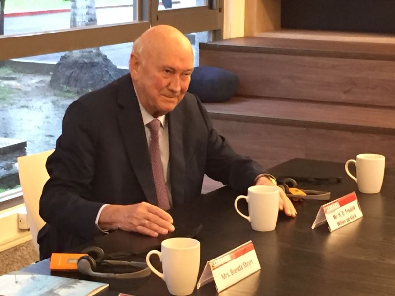 照片3.南非前總統戴克拉克先生11日專程參訪國家人權博物館