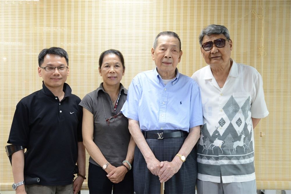 合影左起王逸群主任,林麗男夫婦,政治受難者郭振純先生