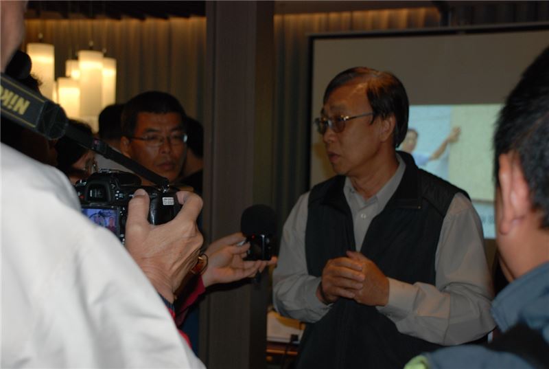 受難者陳欽生先生分享獄中故事。