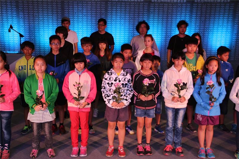 綠島人權藝術季晚會壓軸綠島小朋友與臺北藝術家合唱團演出永遠的一天