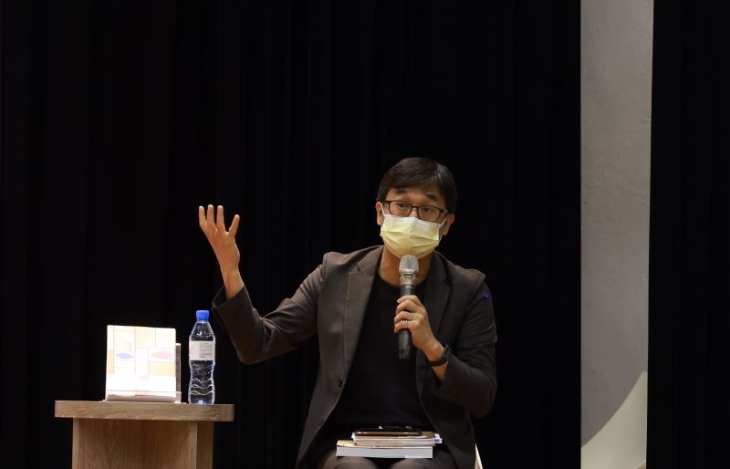 國家人權博物館館長陳俊宏主持