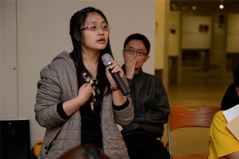 與會中國醫藥大學同學們踴躍發言,表達對白色恐怖人權歷史的關注。