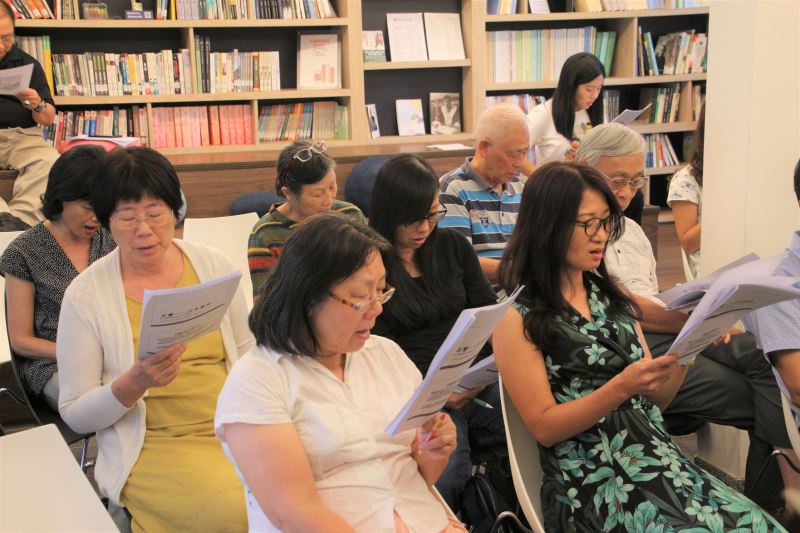 每場島嶼聲耕音樂工作坊均安排歌謠教唱,讓與會者共同感受政治受難者內心迴盪的情緒