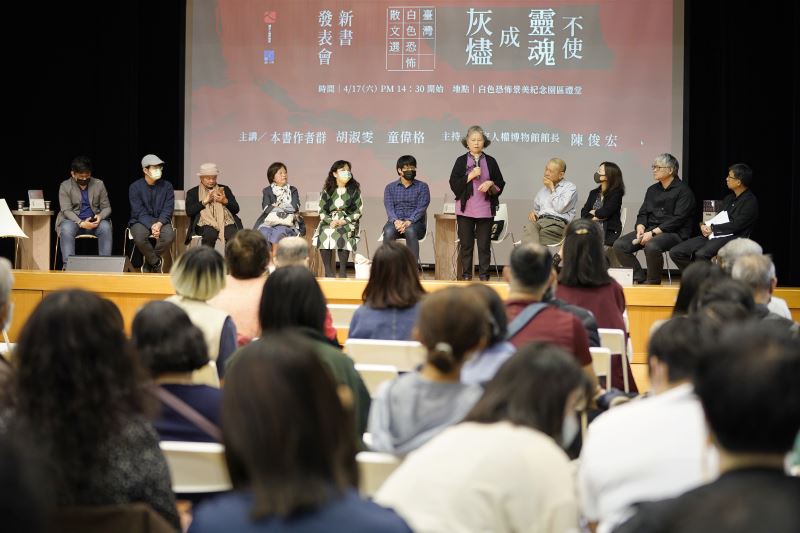 當事人陳政子於座談中分享,台下觀眾認真聆聽