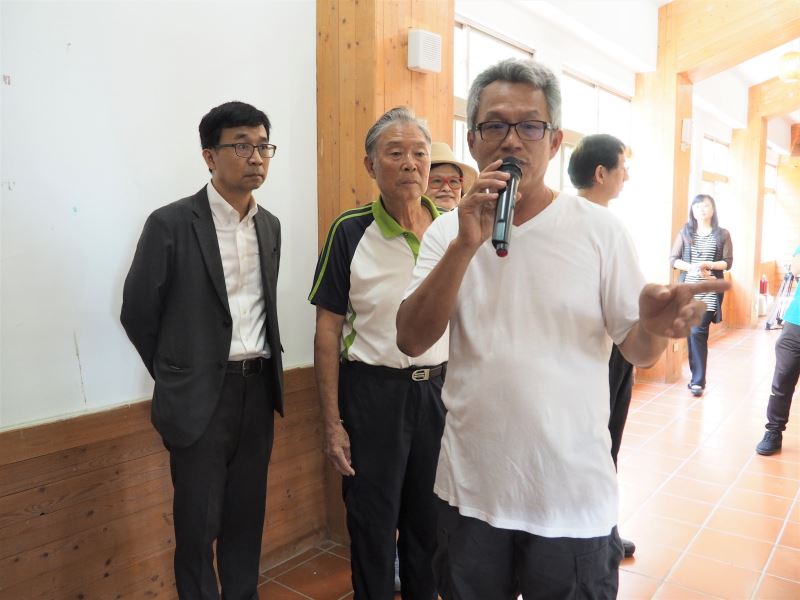 潘世賢先生(右一)導覽