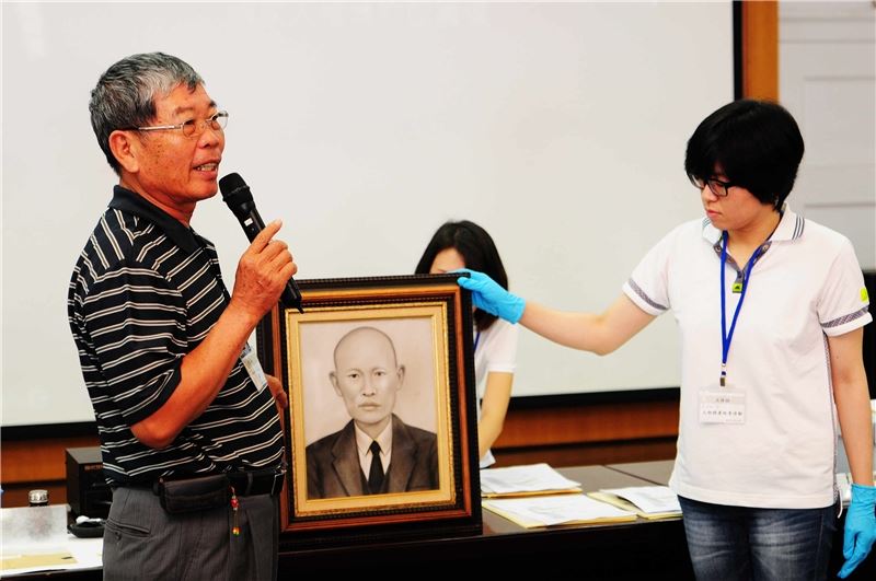 陳甲先生與父親的素描