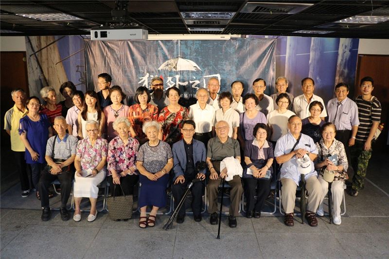 受難者女性家屬及受難前輩們、與會貴賓合影