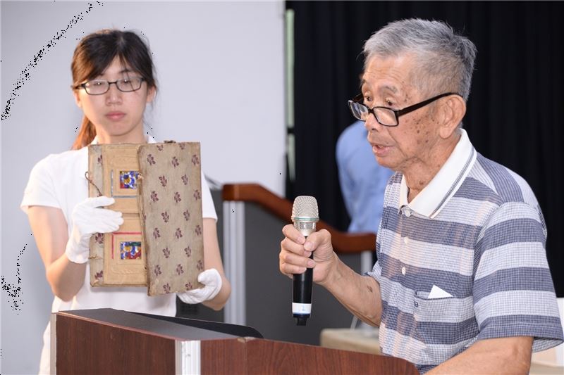 難友致贈許貴標的書包,是他的無價至寶