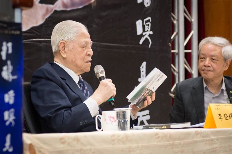 李前總統朗讀其著作《新‧台灣的主張》其中一段文字,表達其一貫的理念。