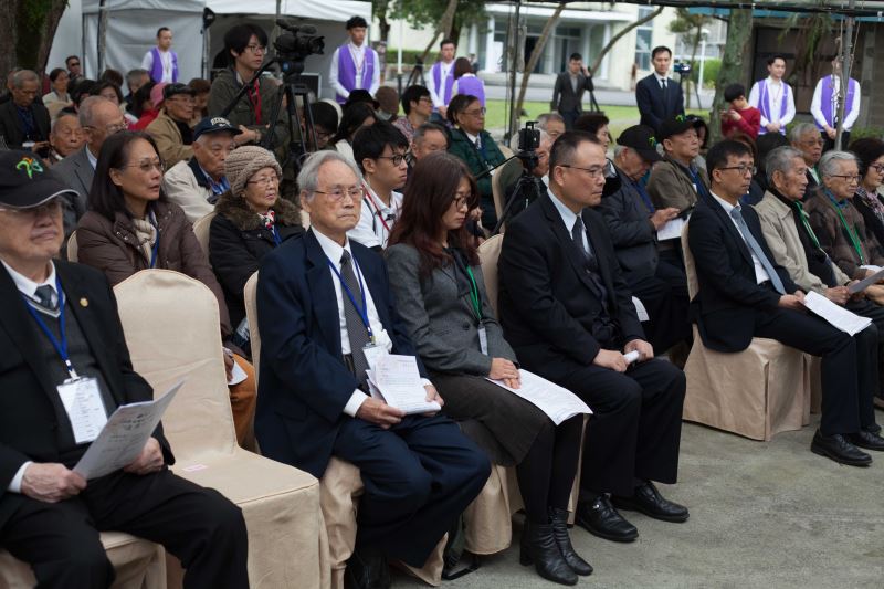 圖5_文化部蕭宗煌次長與促轉會彭仁郁委員暨所有參與者進行默哀