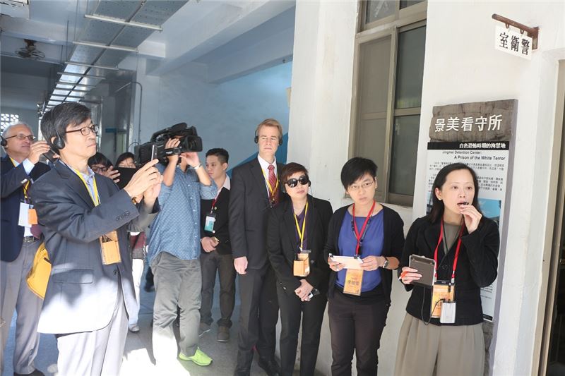 國際人權學者參觀臺灣戒嚴時期囚禁政治思想犯的景美看守所
