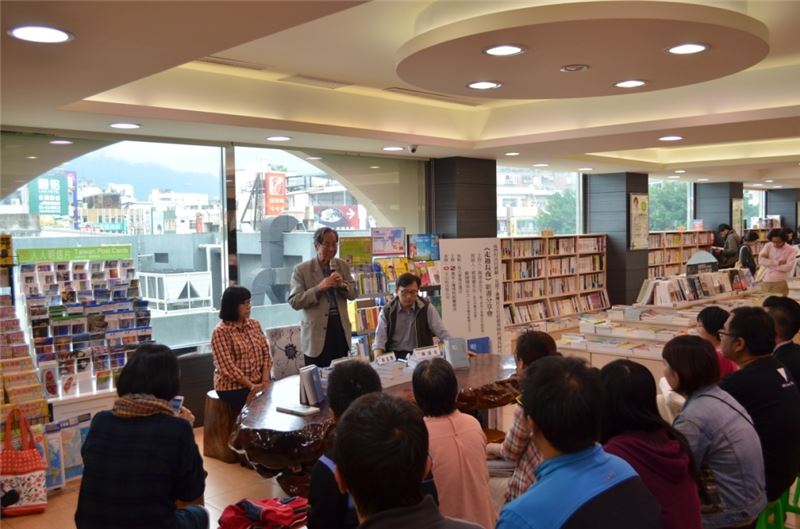 走過長夜於花蓮政大書城舉辦新書座談會