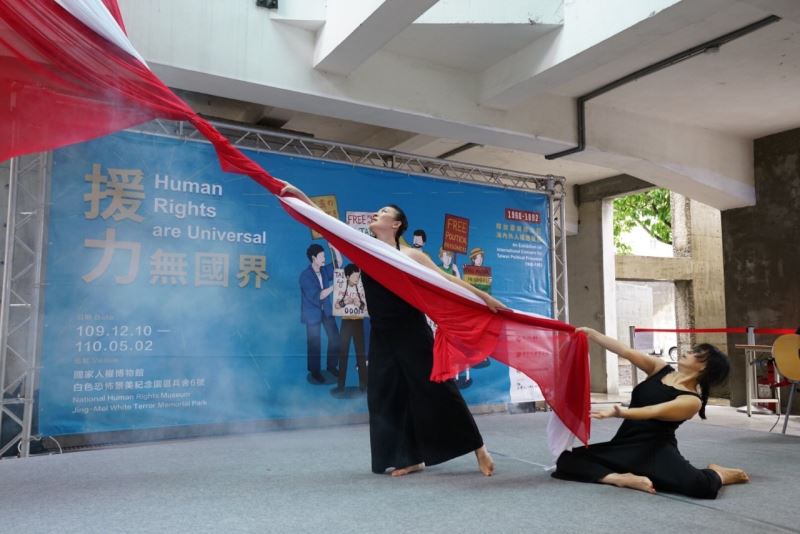 舞蹈家詹天甄、鍾莉美以舞蹈演出救援者為臺灣尋覓突破困境