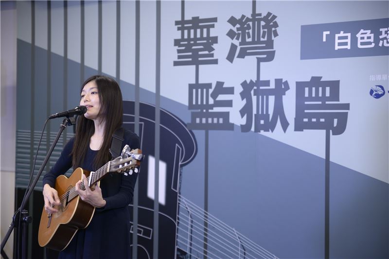 歌手王榆鈞出席記者會並演唱2首自創曲送給受難者前輩