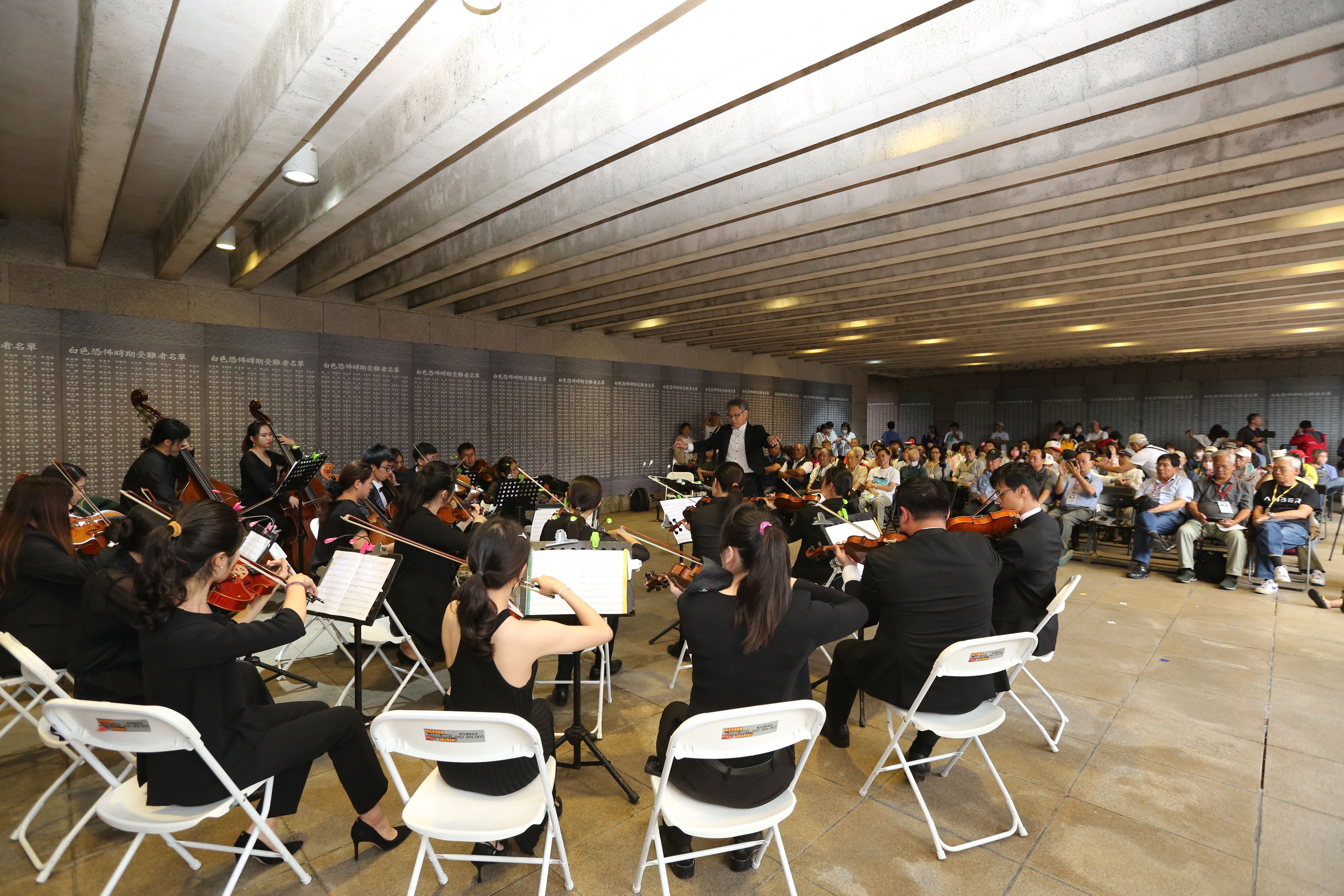 NTSO臺灣青年交響樂團弦樂團應邀於綠島人權音樂會演出。