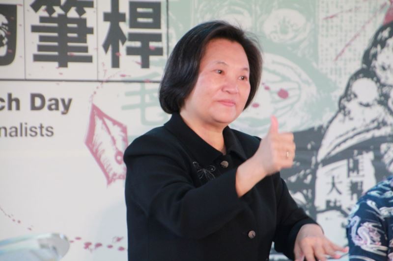 圖1__人權館舉辦臺灣手語服務培訓課程,邀請國內資深手語研究者聽人丁立芬老師擔任課程主講人