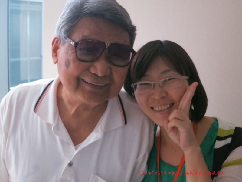 郭振純前輩熱心參與人權館活動並與同仁親切合影