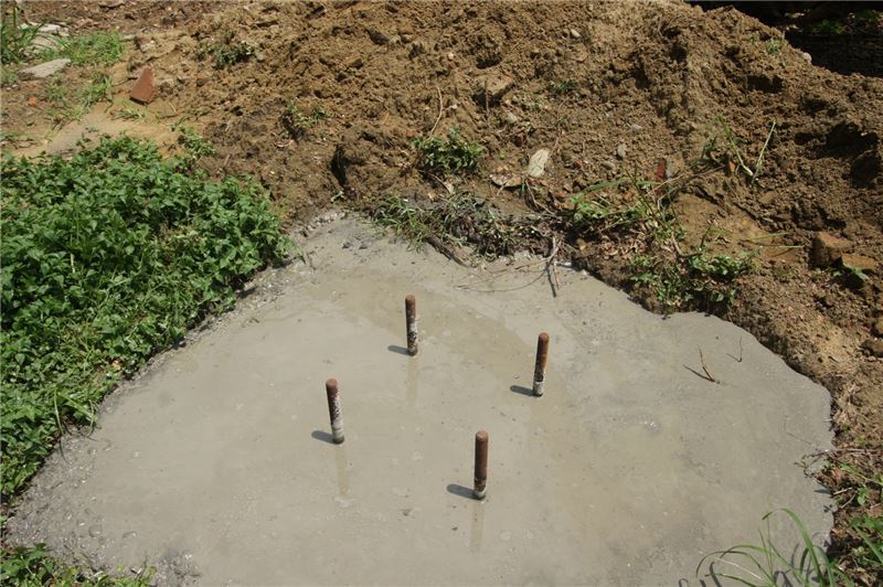 根部土壤層支架固定作業(臺南女中提供)