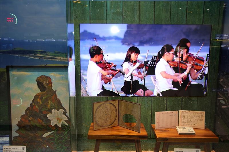 桃園機場綠島人權故事文化櫥窗展出綠島人權藝術季影片及白恐受難者文物複製件