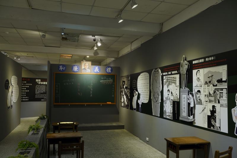 展場中呈現監獄、教室、部隊、社區等涉案空間的復刻場景