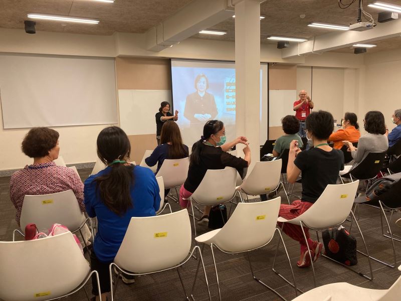 圖4_人權館臺灣手語服務培訓情形,鼓勵報名學員共同參與學習