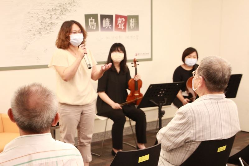 圖4_張嬋娟代理館長出席向受難者前輩及家屬們問候致意_IMG_6236