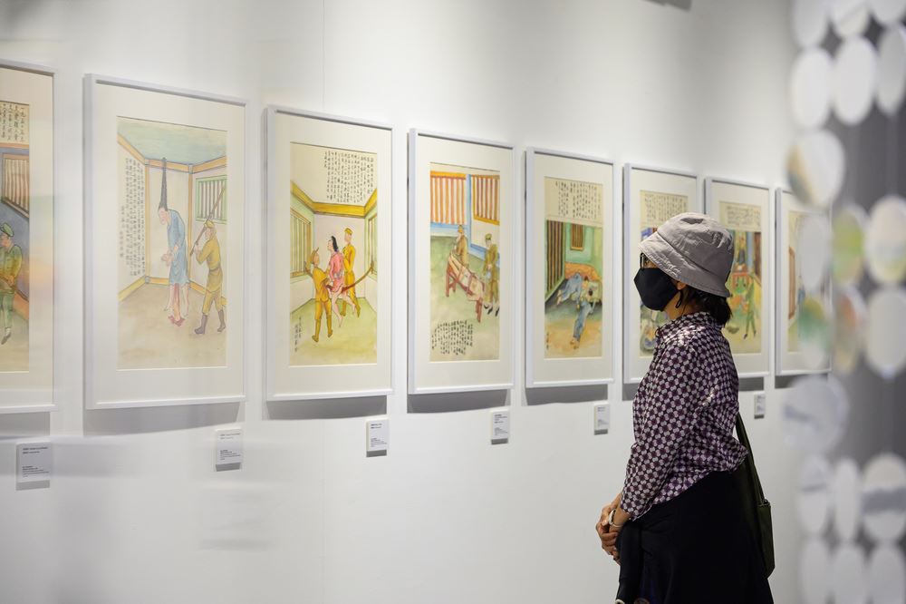 《我們的世界不斷在開門》展出政治受難者歐陽劍華獄中刑求系列畫作。