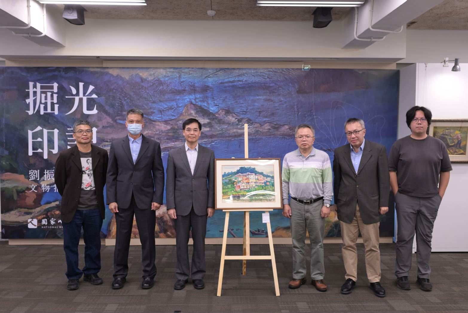 「劉振源前輩文物捐贈儀式」合影。