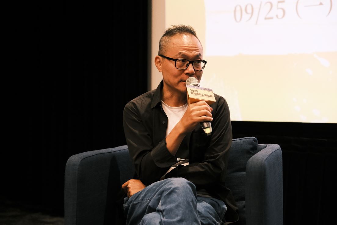 「戰爭與人權」講座邀請導演鴻鴻擔任與談。