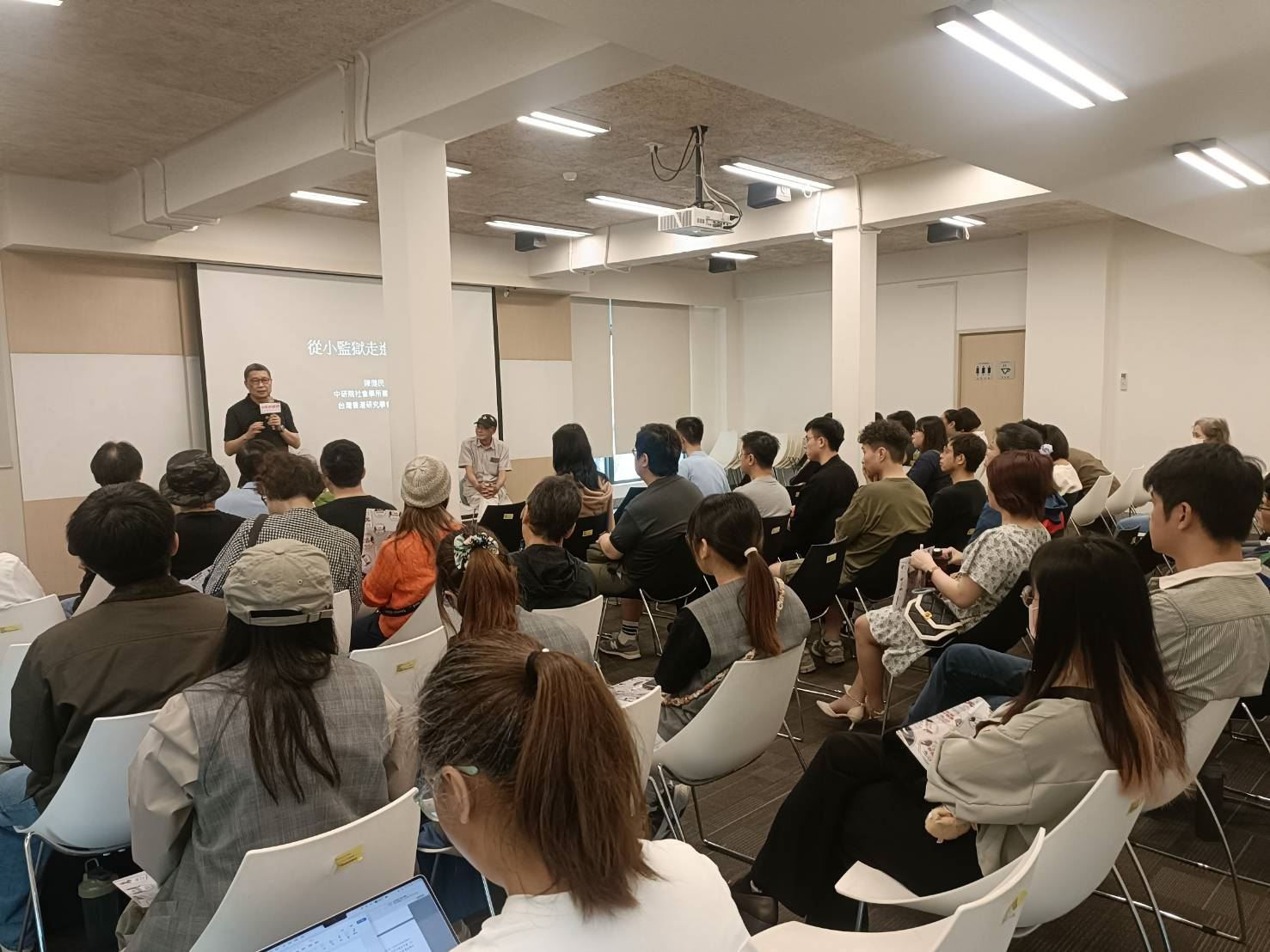 多位民眾來到景美園區參加講座