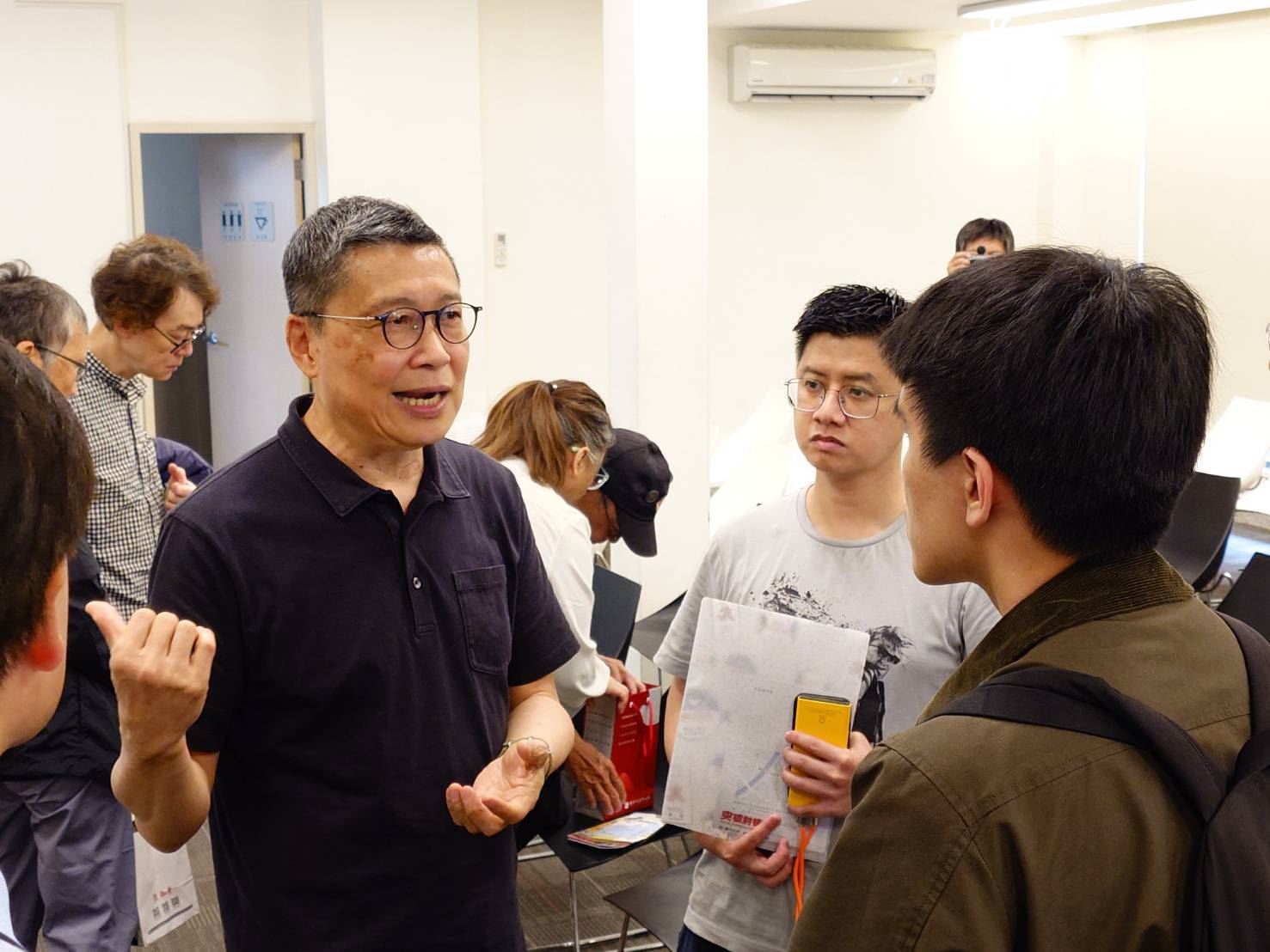 會後陳健民老師與民眾熱烈交流