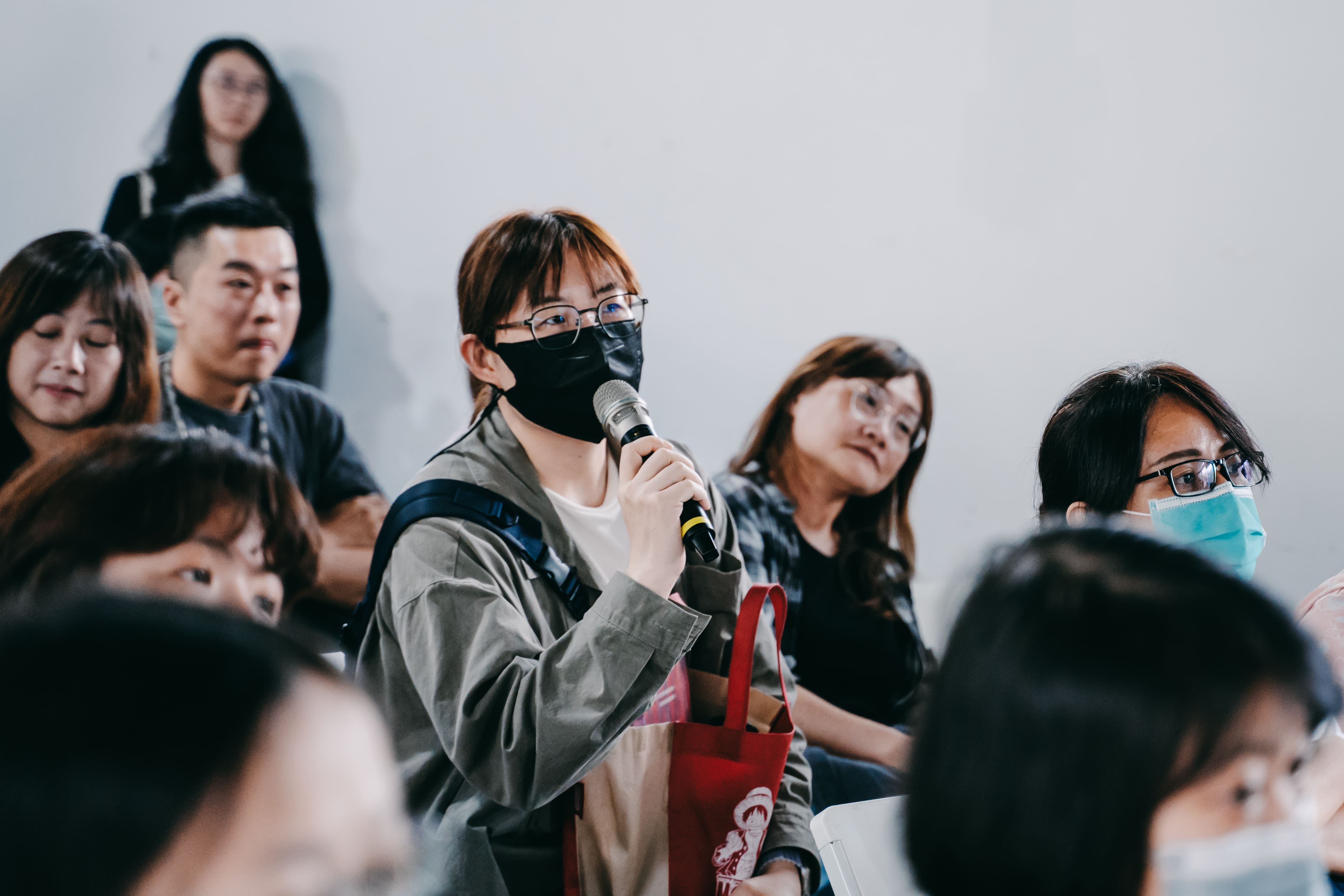 現場民眾熱烈提問。