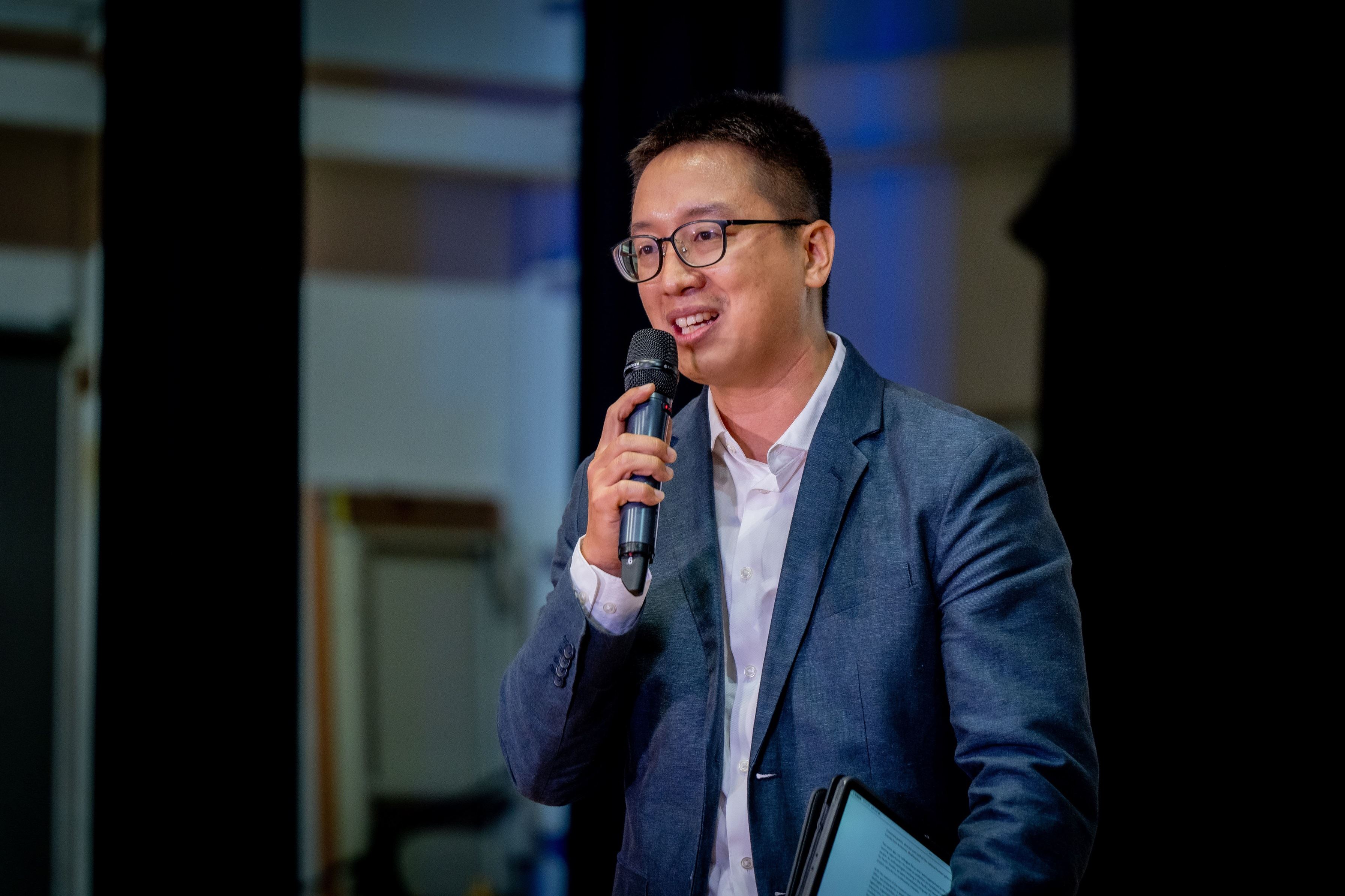 林浩立致詞時特別感謝毛利藝術家為展覽現場帶來體現環境、文化跟人合而為一的詩意設計。